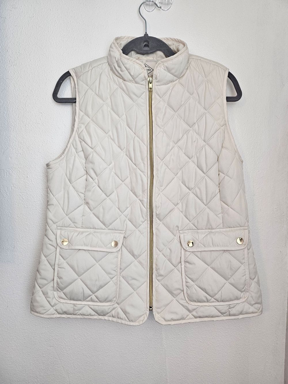St. John's Bay Quilted Cream puffer Vest with Gold Hardware snow bunny
